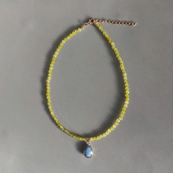 Crystal beaded necklace. - Picture 1 of 1